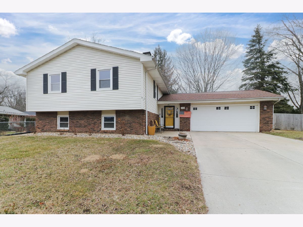 Homes Sold Holiday Hills Normal Illinois, 1104 Dillon