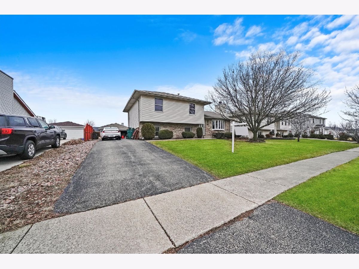 Homes Sold Cumberland South Joliet Illinois, 6915 Grantham