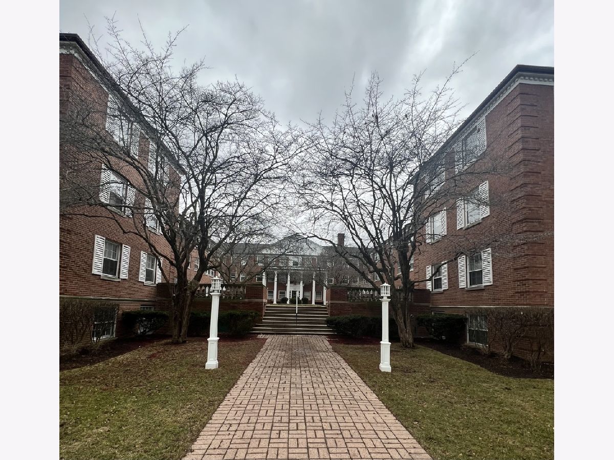 Condominiums Rented Greenwood Inn Evanston Illinois, 1408 Hinman