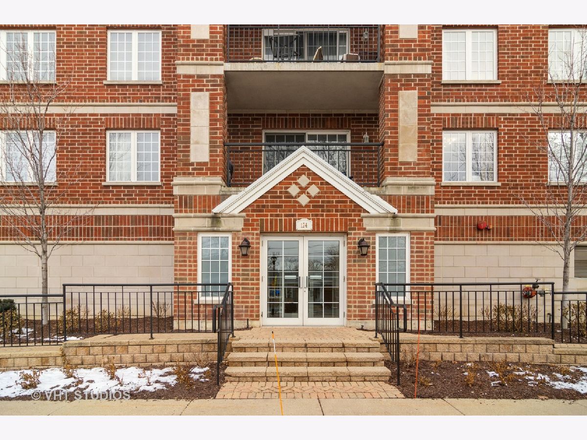 Condominiums Sold Wellington Court Palatine Illinois, 124 Colfax
