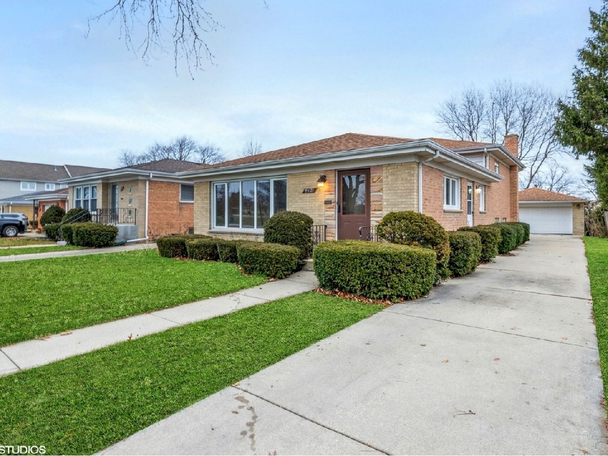 Homes Rented Grennan Heights Niles Illinois, 8421 Ottawa