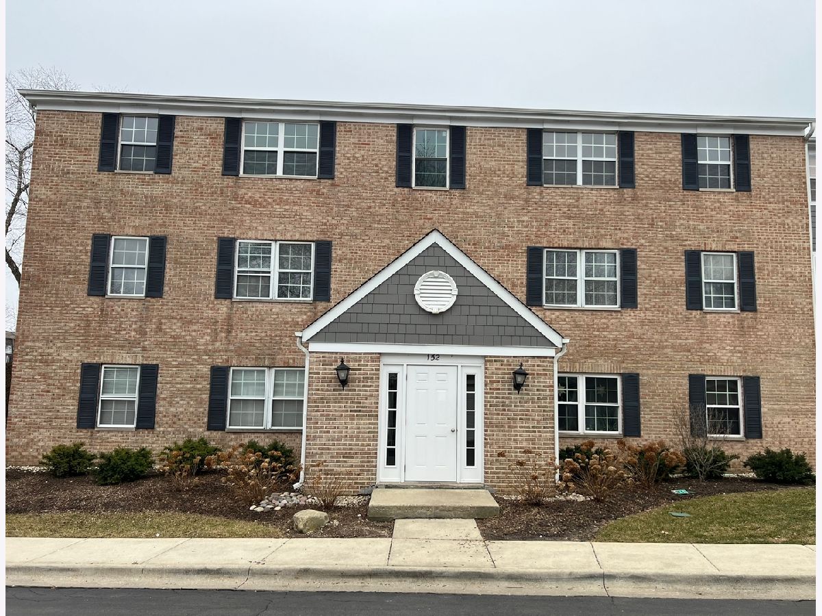 Condominiums Rented Cambridge Green Libertyville Illinois, 152 Winchester