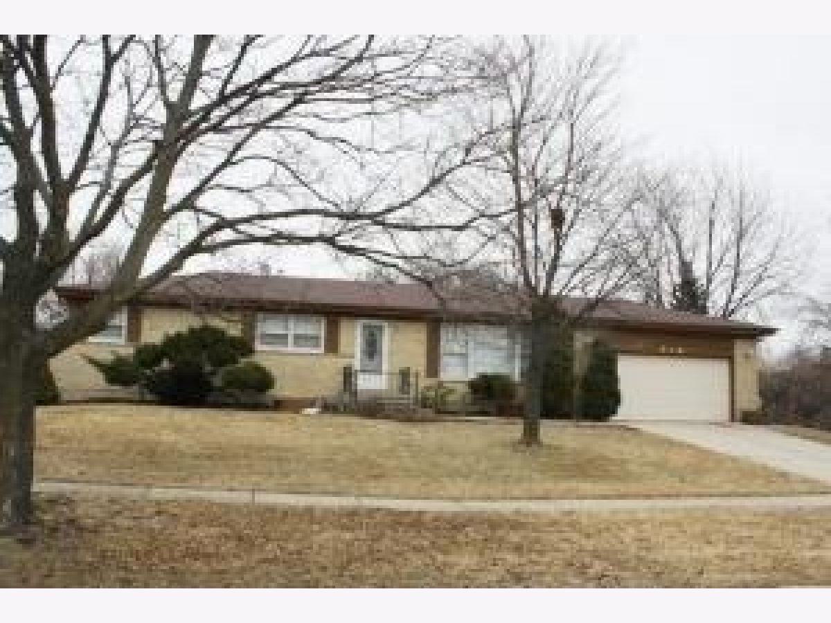 Homes & Condos & Townhomes Rented Lancer Park Schaumburg Illinois, 518 Merlin