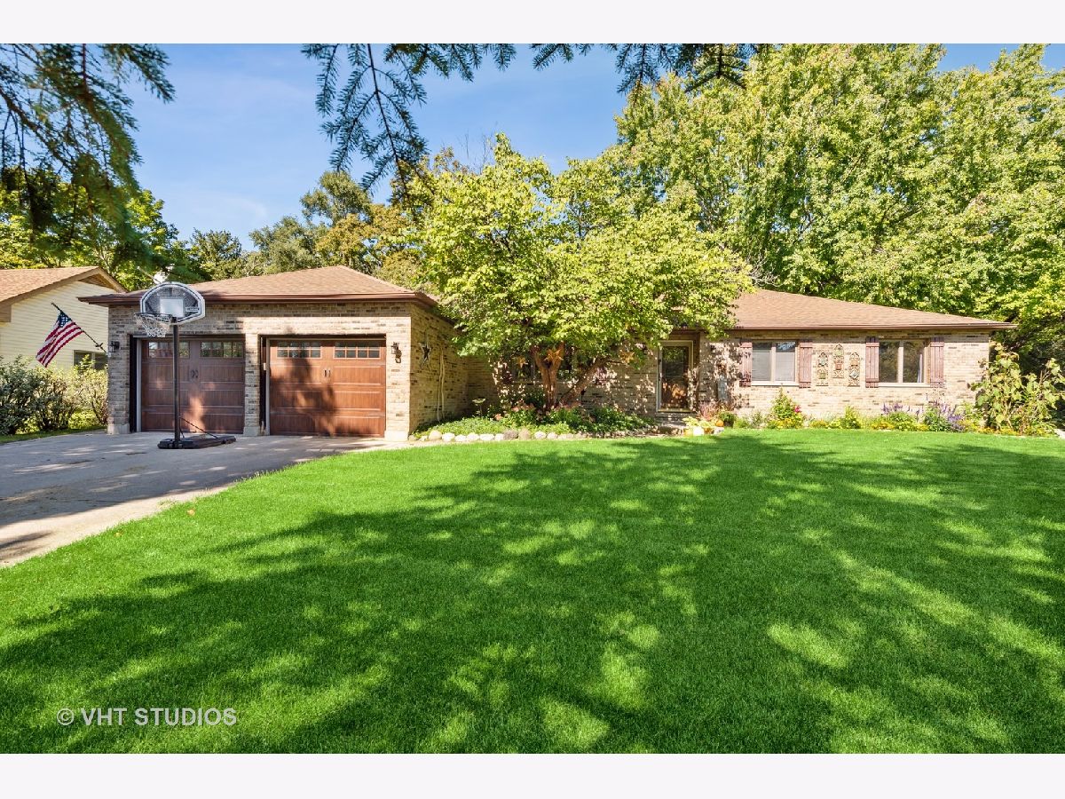 Homes Sold Dutch Crest Woodstock Illinois, 11412 Halma