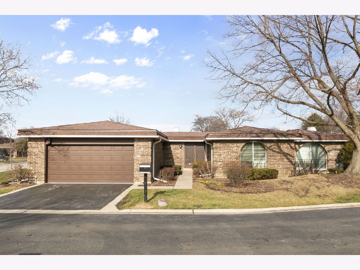 Condos & Townhomes & Homes Sold Villas Salceda Northbrook Illinois, 2525 Salceda