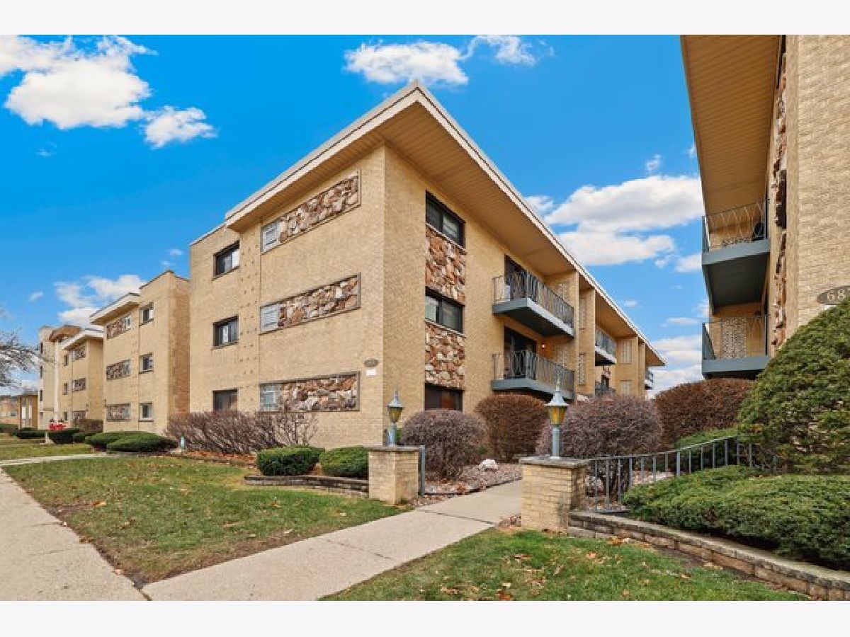 Condominiums Sold Friendly Village Chicago Illinois, 6864 Northwest