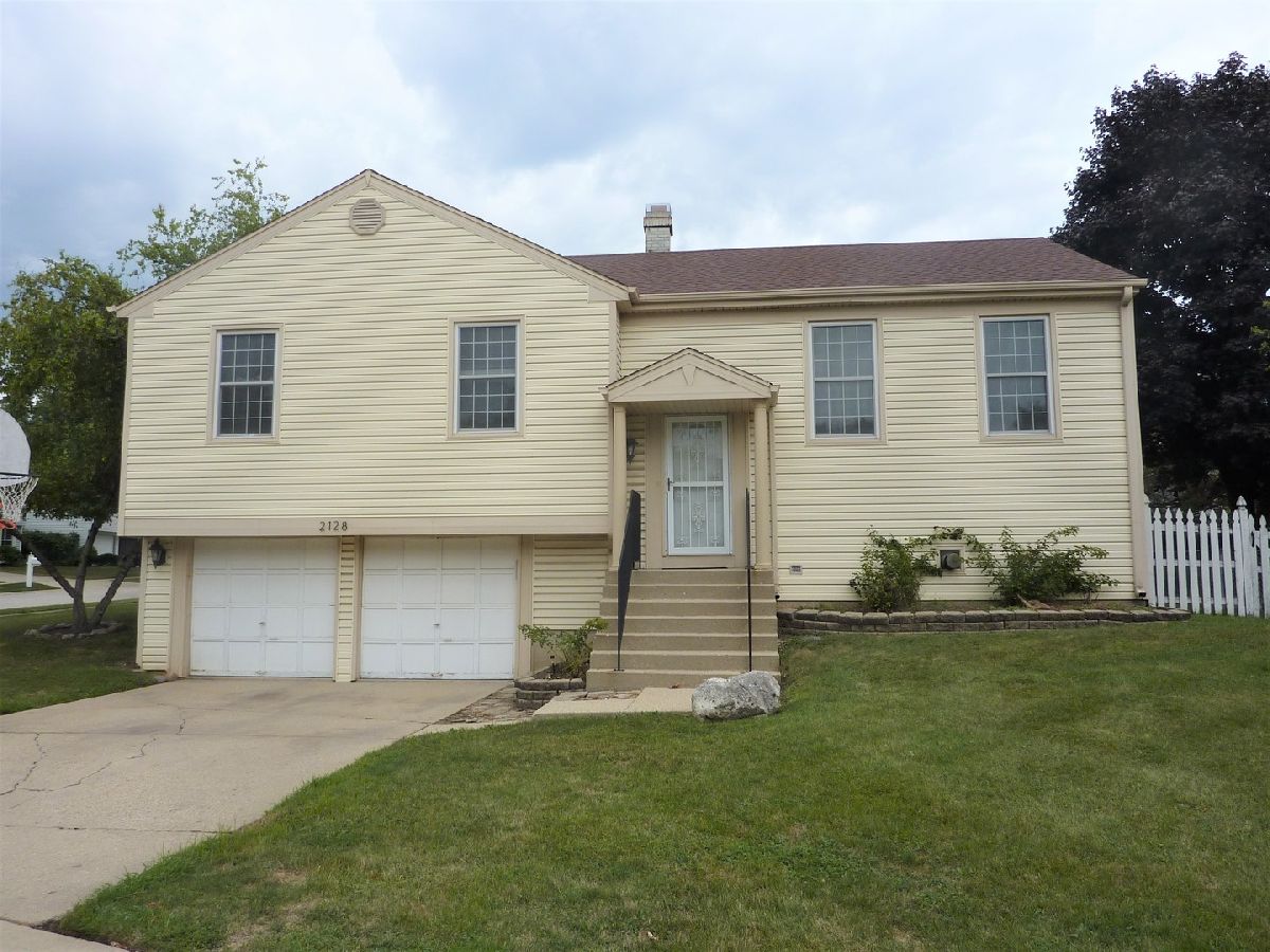 Homes & Condos & Townhomes Rented Sheffield Estates Schaumburg Illinois, 2128 Primrose