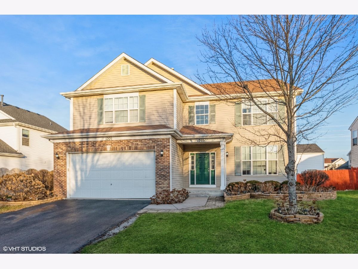 Homes Rented Theodore's Crossing Joliet Illinois, 1306 Fitzer