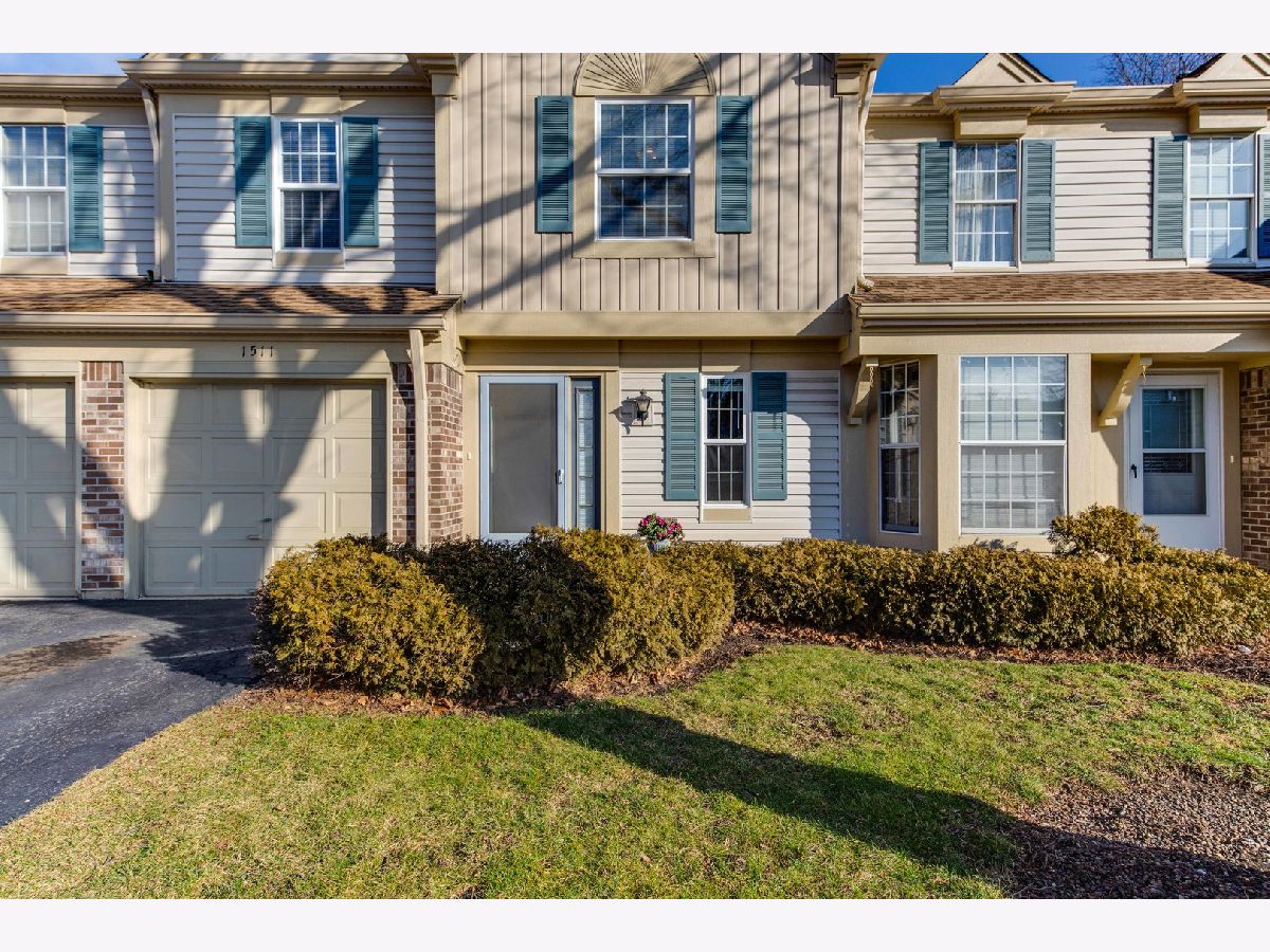 Townhomes Rented Orchard Gate Westmont Illinois, 1511 Crab Tree