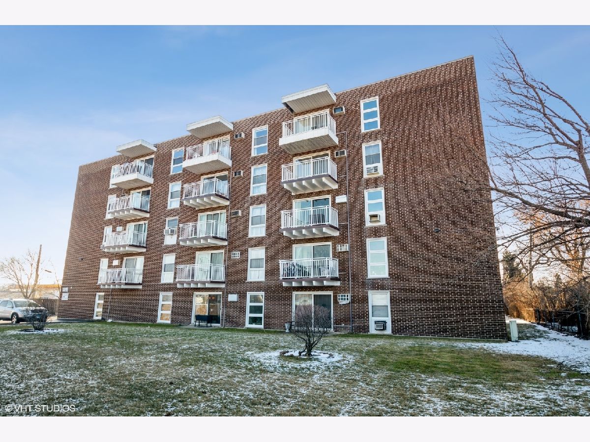 Condominiums Sold Northwest Terrace Chicago Illinois, 7225 Higgins