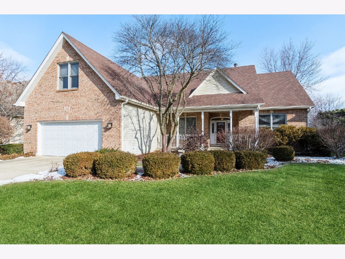 Homes & Condos & Townhomes Sold Mill Race Creek Oswego Illinois, 332 Stonemill