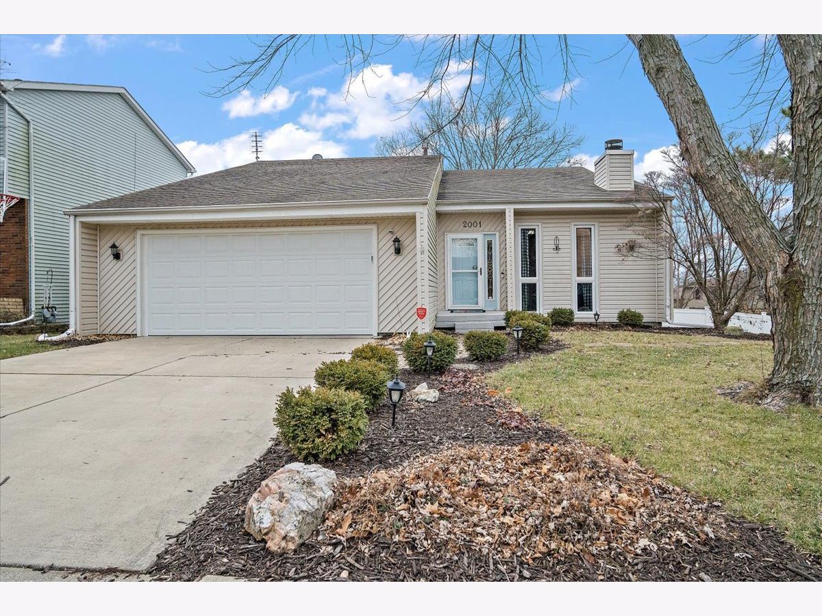 Homes & Condos & Townhomes Sold Blooming Grove Bloomington Illinois, 2001 Lake Bluff