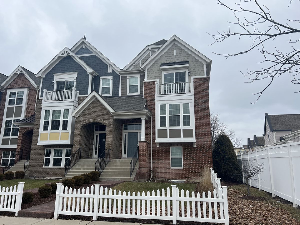 Townhomes & Condos Rented English Rows Naperville Illinois, 4194 Royal Mews