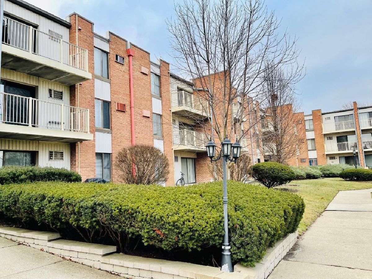 Condominiums Sold Windridge Courts Addison Illinois, 300 Fullerton