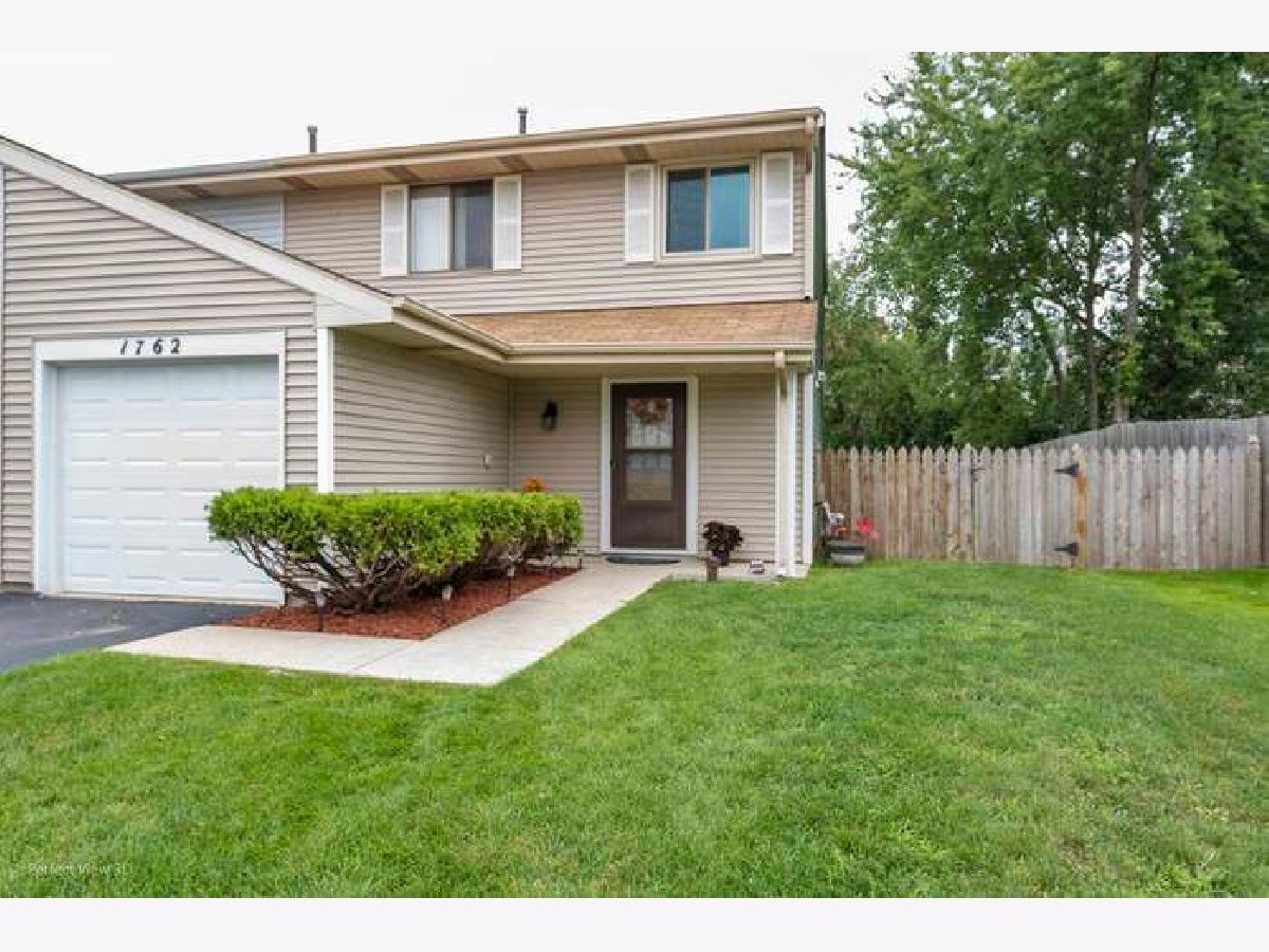 Townhomes & Homes Rented The Groves Hanover Park Illinois, 1762 De Forest