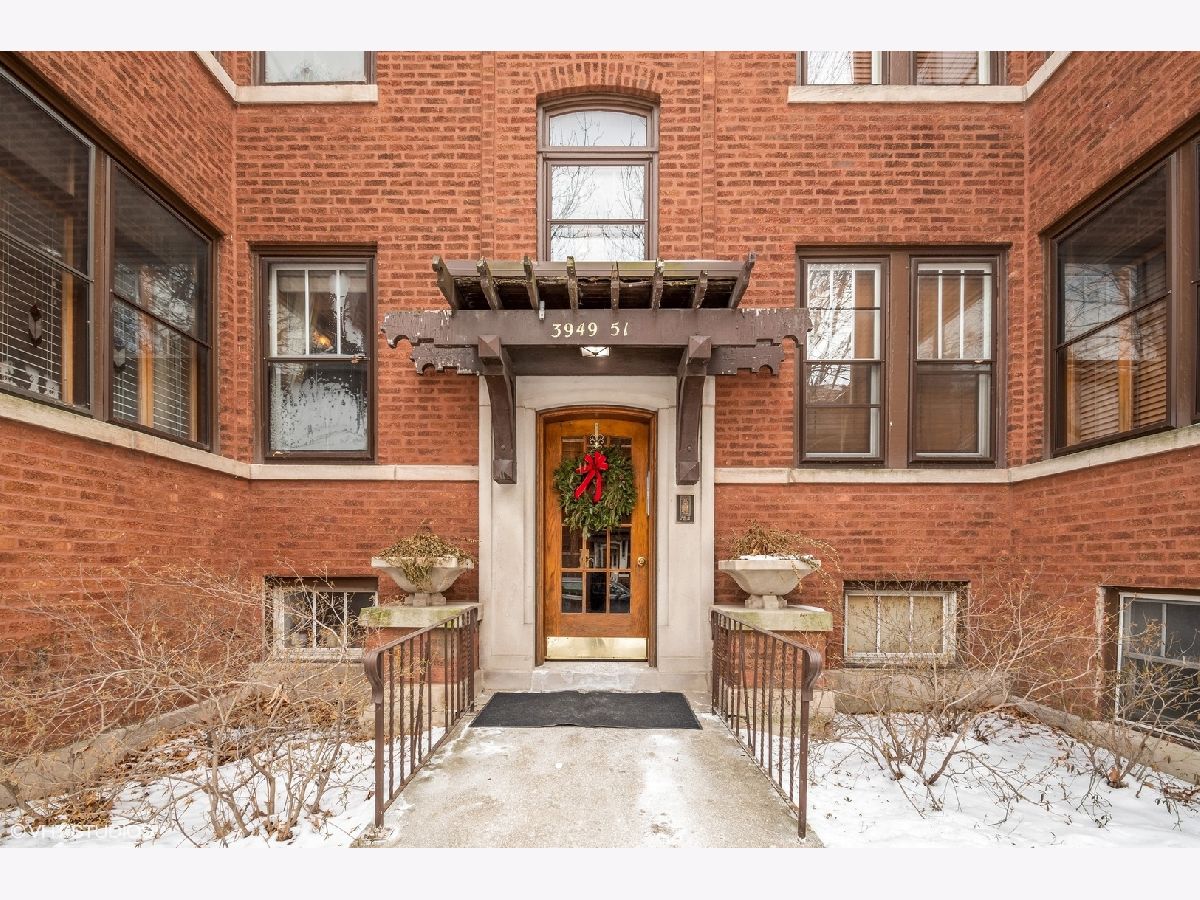 Homes & Condominiums Sold The Villa Chicago Illinois, 3951 Waveland
