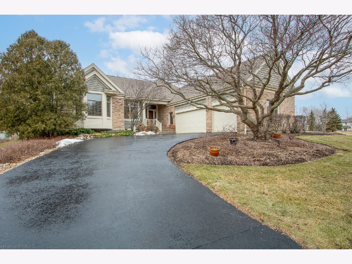 Homes & Condos & Townhomes Sold Boulder Ridge Lake In The Hills Illinois, 2 Canterbury