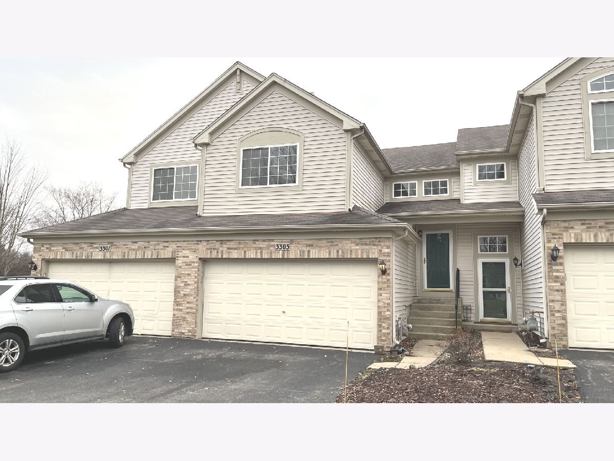 Townhomes & Condos & Homes Rented Shenandoah Carpentersville Illinois, 3303 Blue Ridge