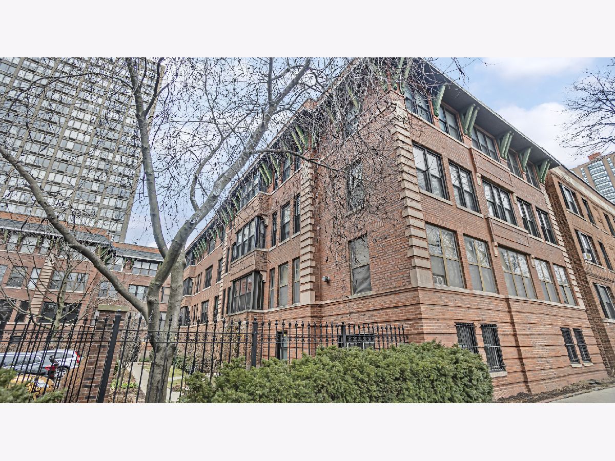 Condominiums Sold Kenton Court Chicago Illinois, 5311 Kenmore