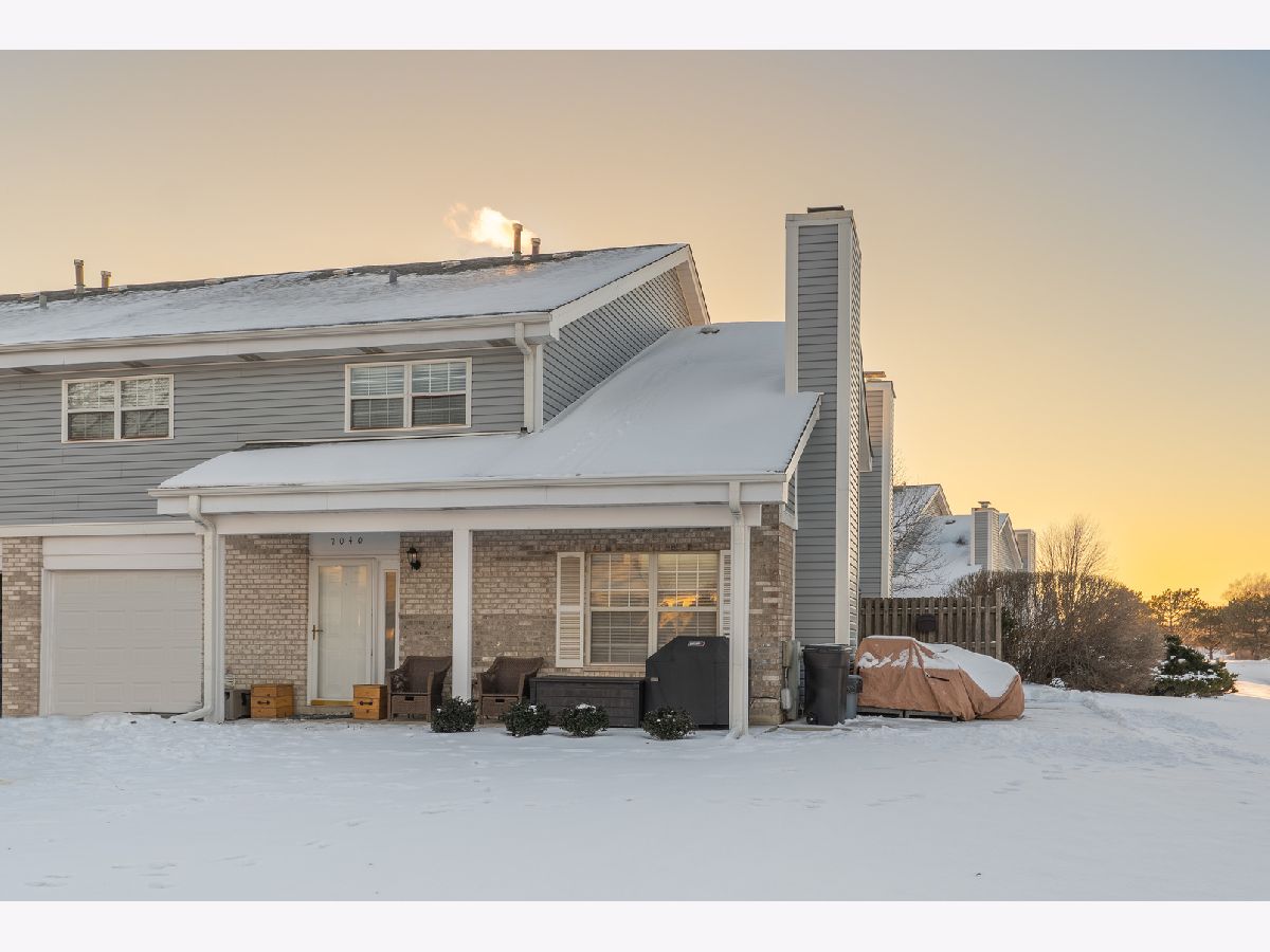 Townhomes & Condos & Homes Sold Steeple Run Tinley Park Illinois, 7040 Olde Gatehouse