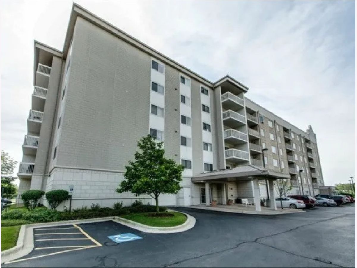 Condominiums Sold York Brook Lombard Illinois, 2020 Saint Regis