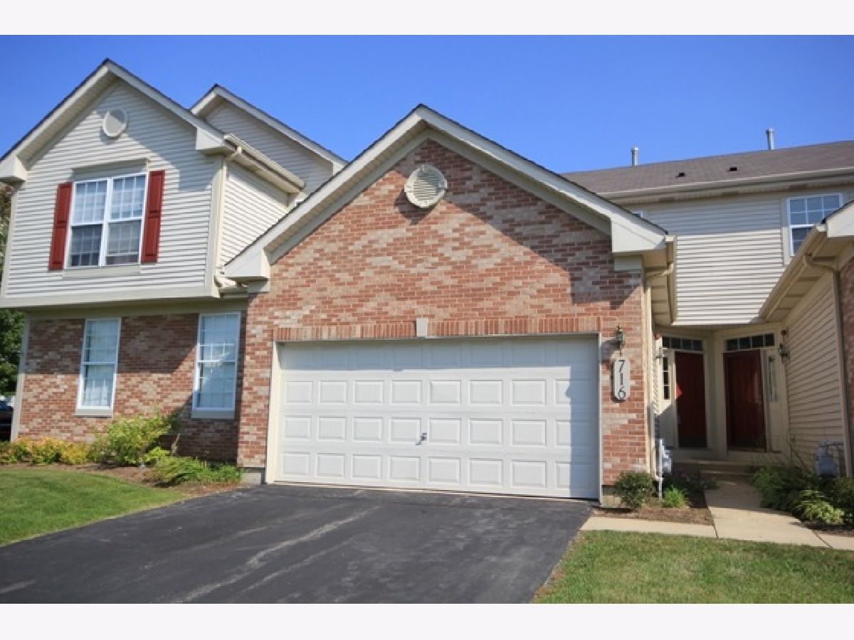 Townhomes Sold Stuarts Crossing St Charles Illinois, 716 Stuarts
