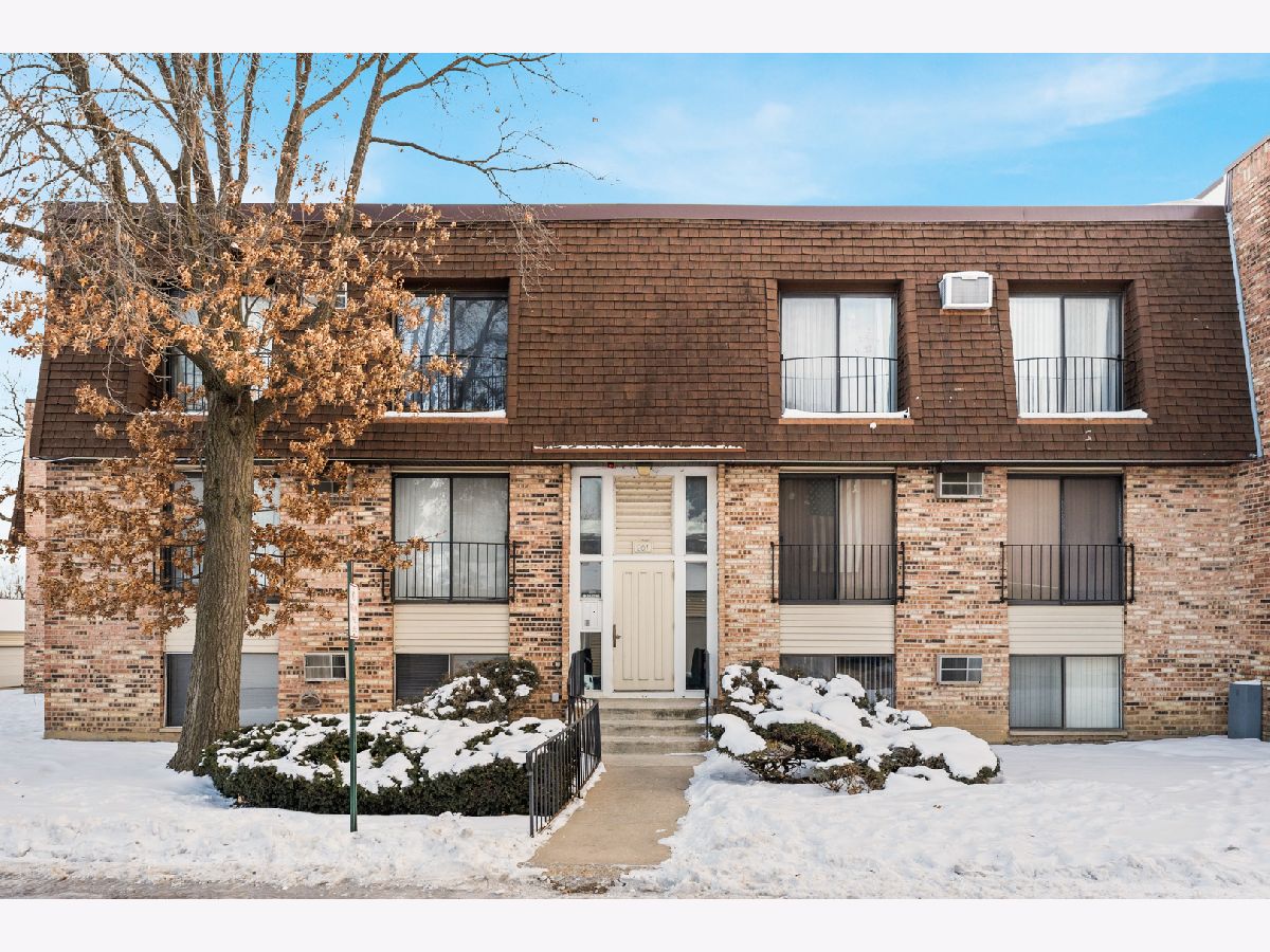 Condominiums Rented Watersedge Glendale Heights Illinois, 201 Waters Edge