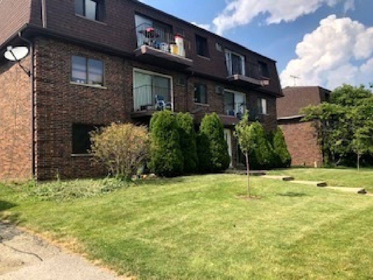 Homes & Condos & Townhomes Rented Brush Hill Naperville Illinois, 1221 Whispering Hills