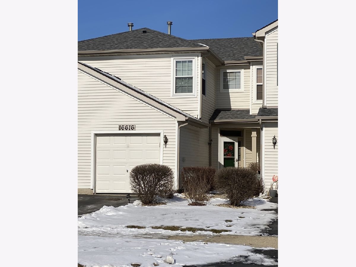Townhomes & Condos & Homes Rented Victoria Crossing Lockport Illinois, 16616 Windsor