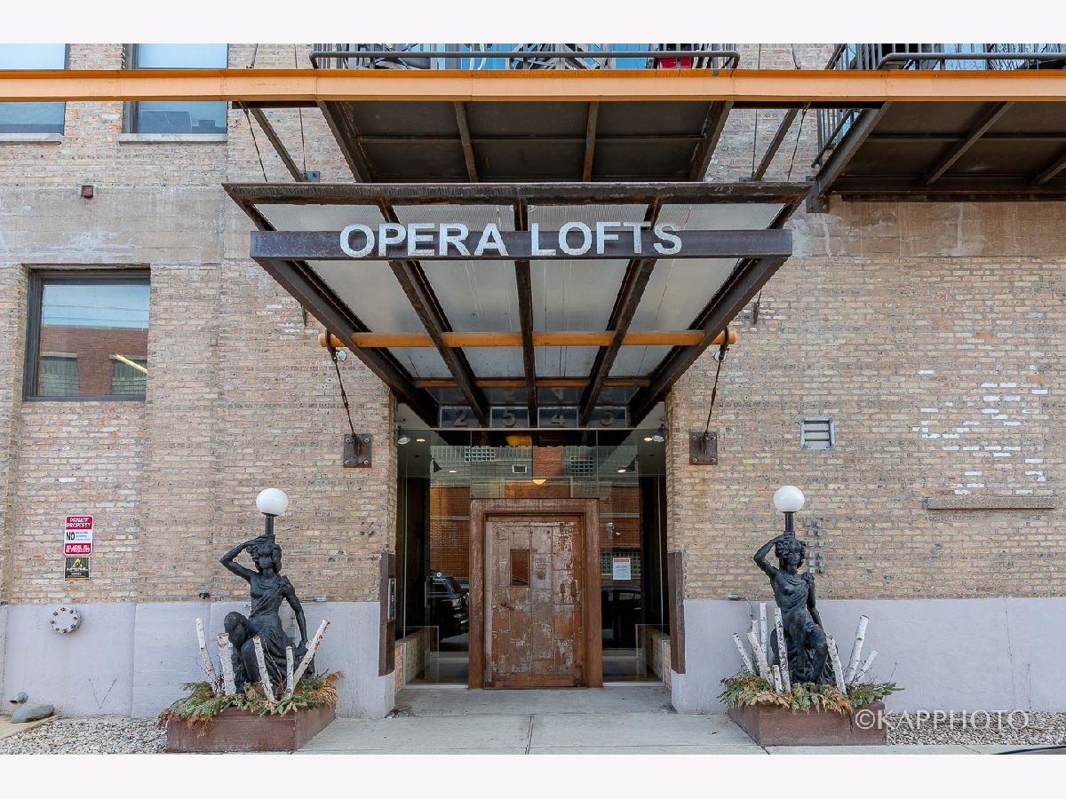 Condominiums Rented Opera Lofts Chicago Illinois, 2545 Dearborn
