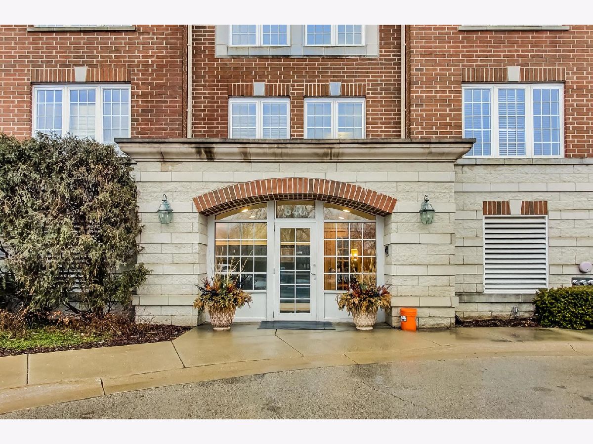Condos & Townhomes Sold South Commons Deerfield Illinois, 640 Robert York