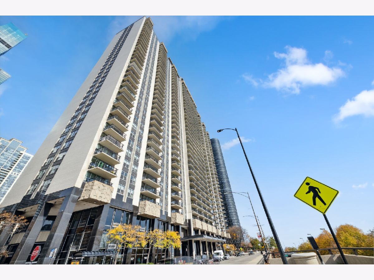 Condominiums Sold Outer Drive East Chicago Illinois, 400 Randolph
