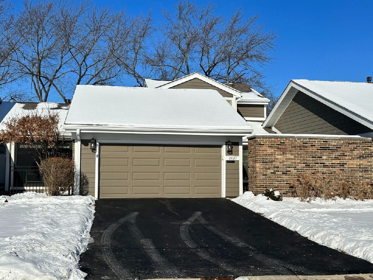 Townhomes & Condos & Homes Sold Streams Villa Wheaton Illinois, 2127 Fox Run