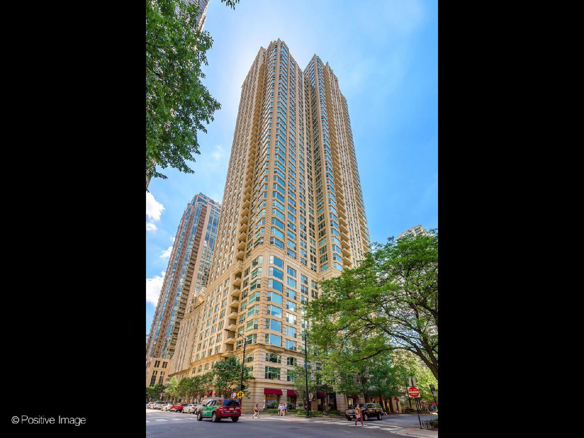 Condos & Townhomes Sold Fordham Chicago Illinois, 25 Superior