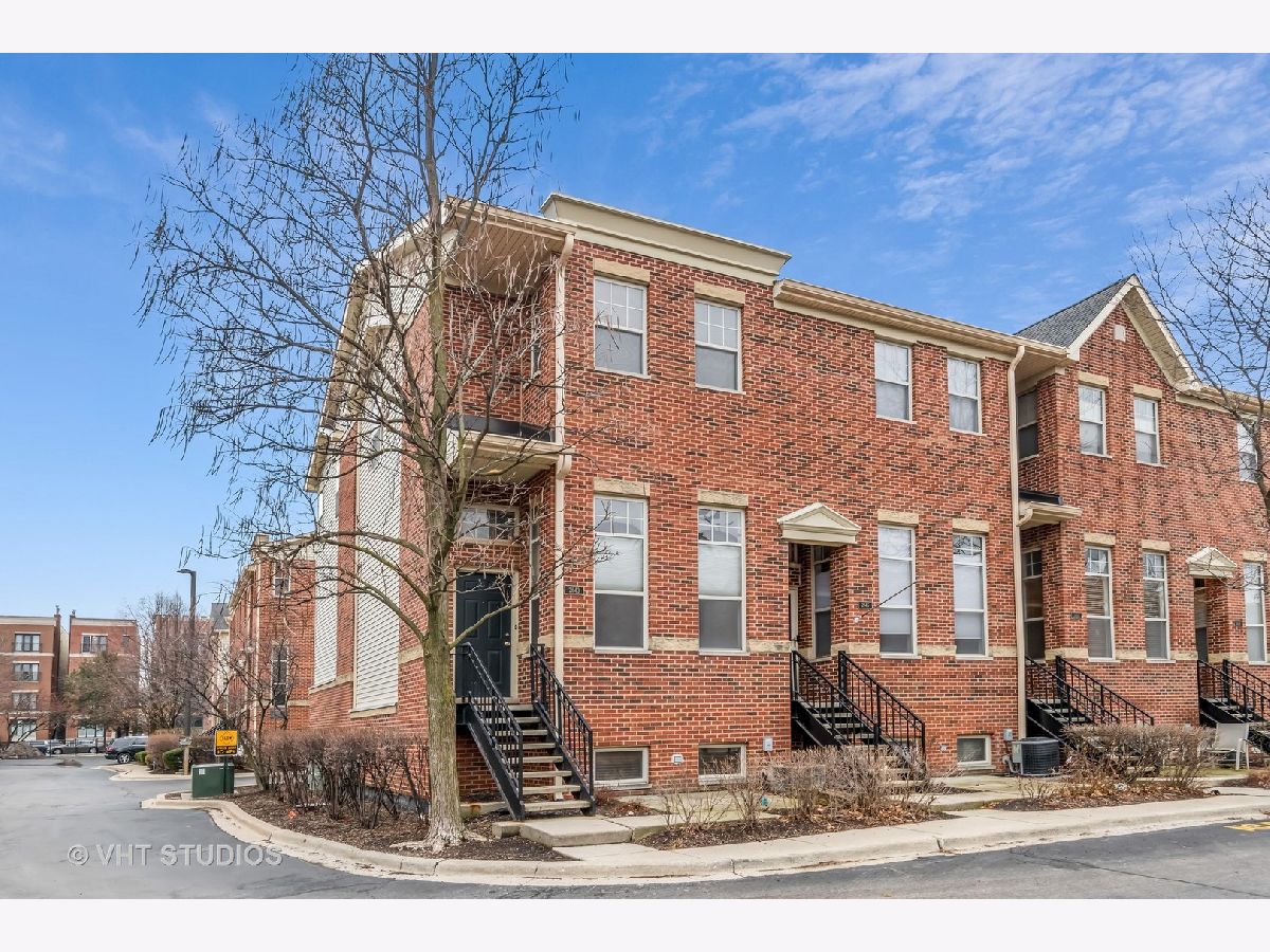 Townhomes Sold Belmont River Club Chicago Illinois, 2643 Melrose