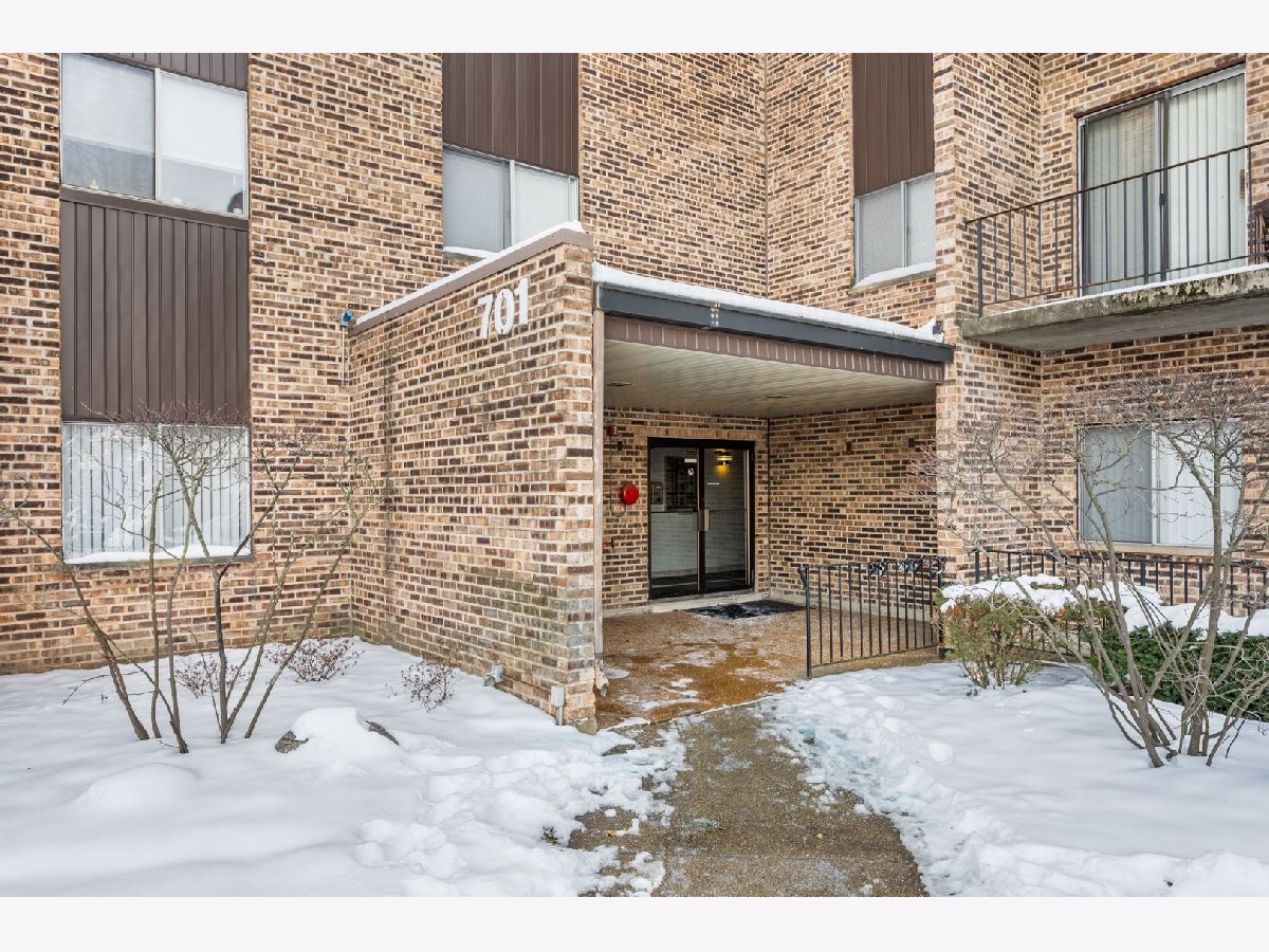 Condominiums Sold Lakeside Villas Mount Prospect Illinois, 701 Huntington Commons