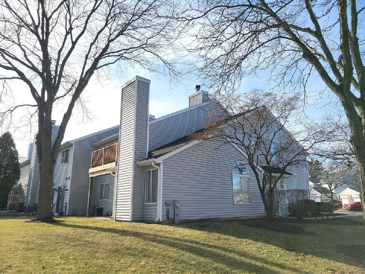 Townhomes & Condos Sold Sussex Square Streamwood Illinois, 251 Brittany