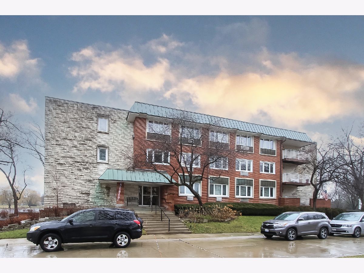 Townhomes & Condos & Homes Sold Regent Park Arlington Heights Illinois