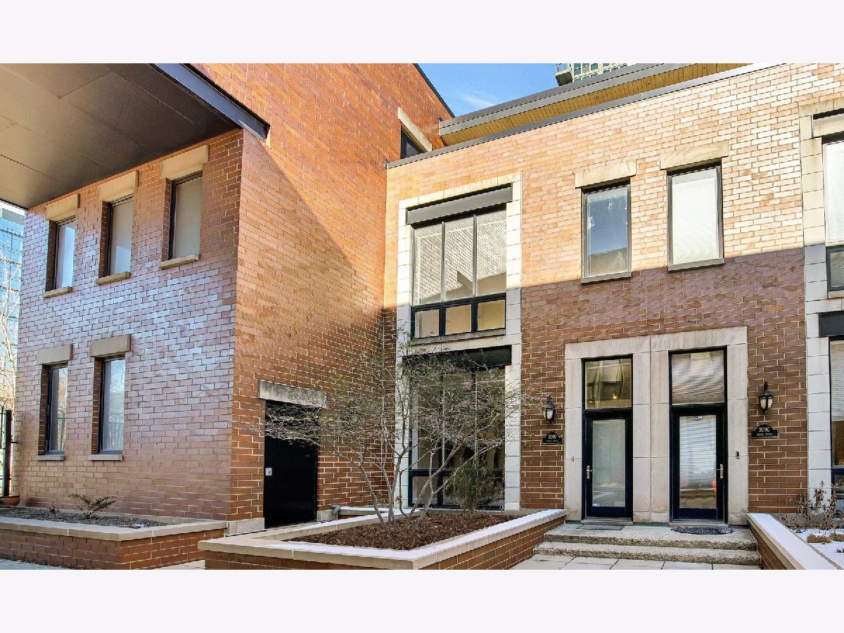 Townhomes Sold Fulton Court Chicago Illinois, 309 Union