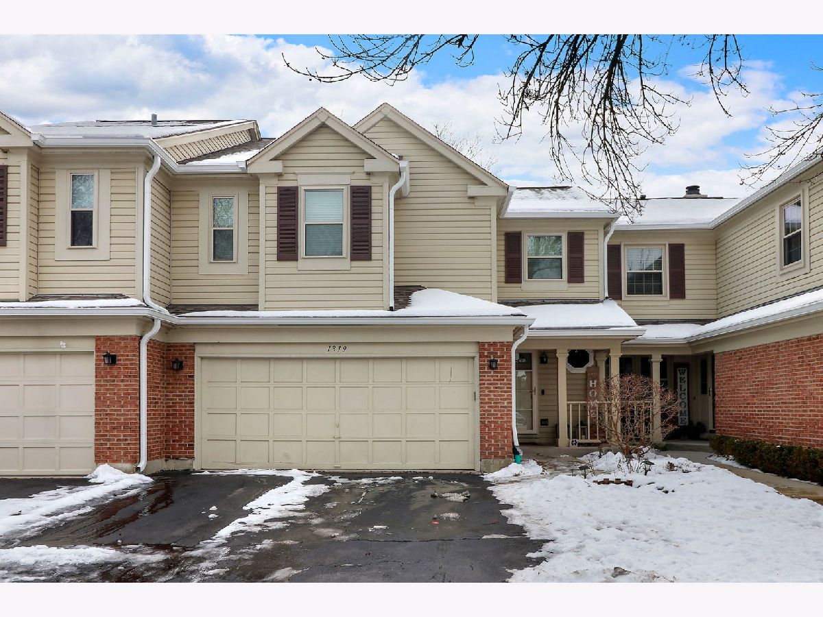 Arlington Club Wheeling IL, Townhomes & Condos For Sale & For Rent