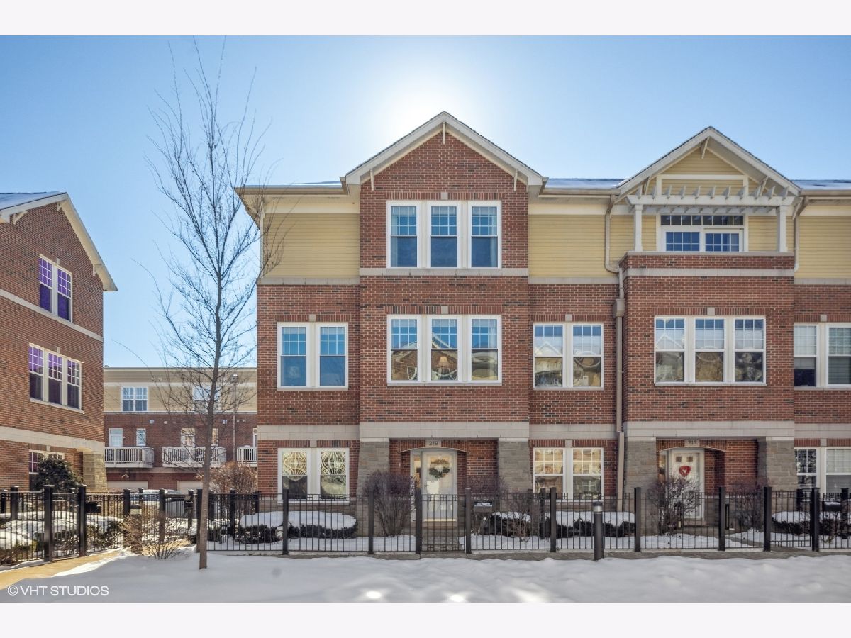 Townhomes Sold Wesley Square Wheaton Illinois, 219 West