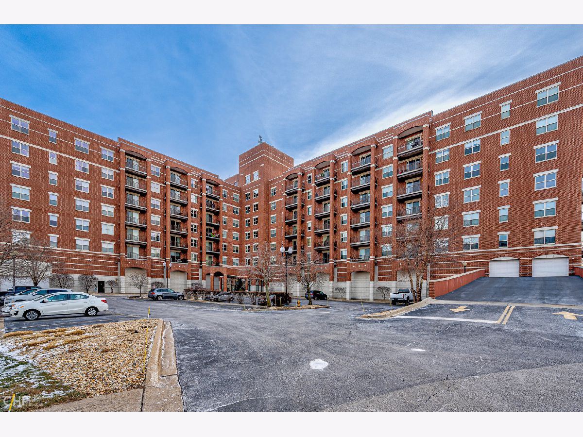 Condominiums Sold Riverwoods Melrose Park Illinois, 1700 Riverwoods