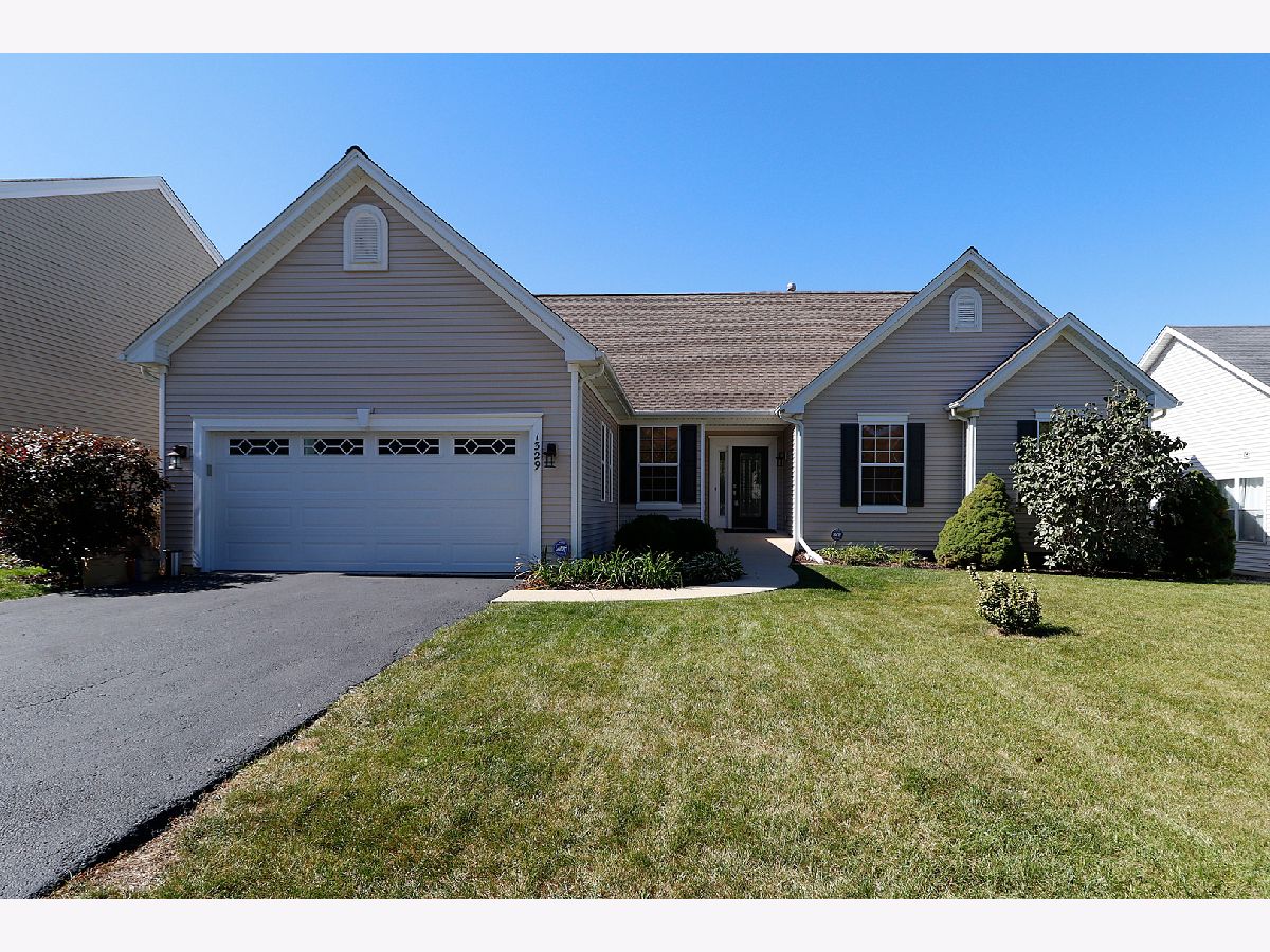 Homes Sold Arbor Ridge Montgomery Illinois, 1329 Walnut Ridge
