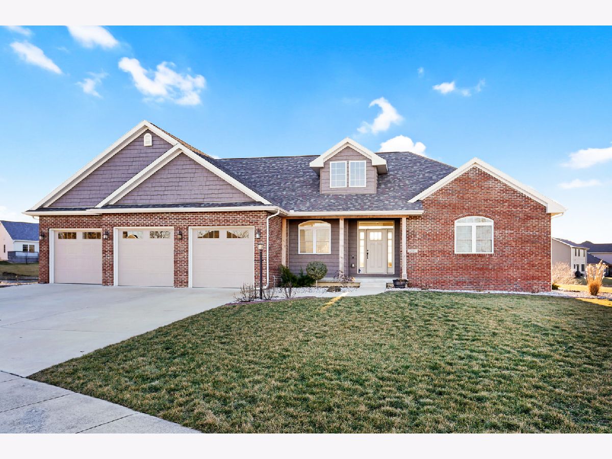 Homes & Condos & Townhomes Sold Deer Hollow Mahomet Illinois, 2113 Slade