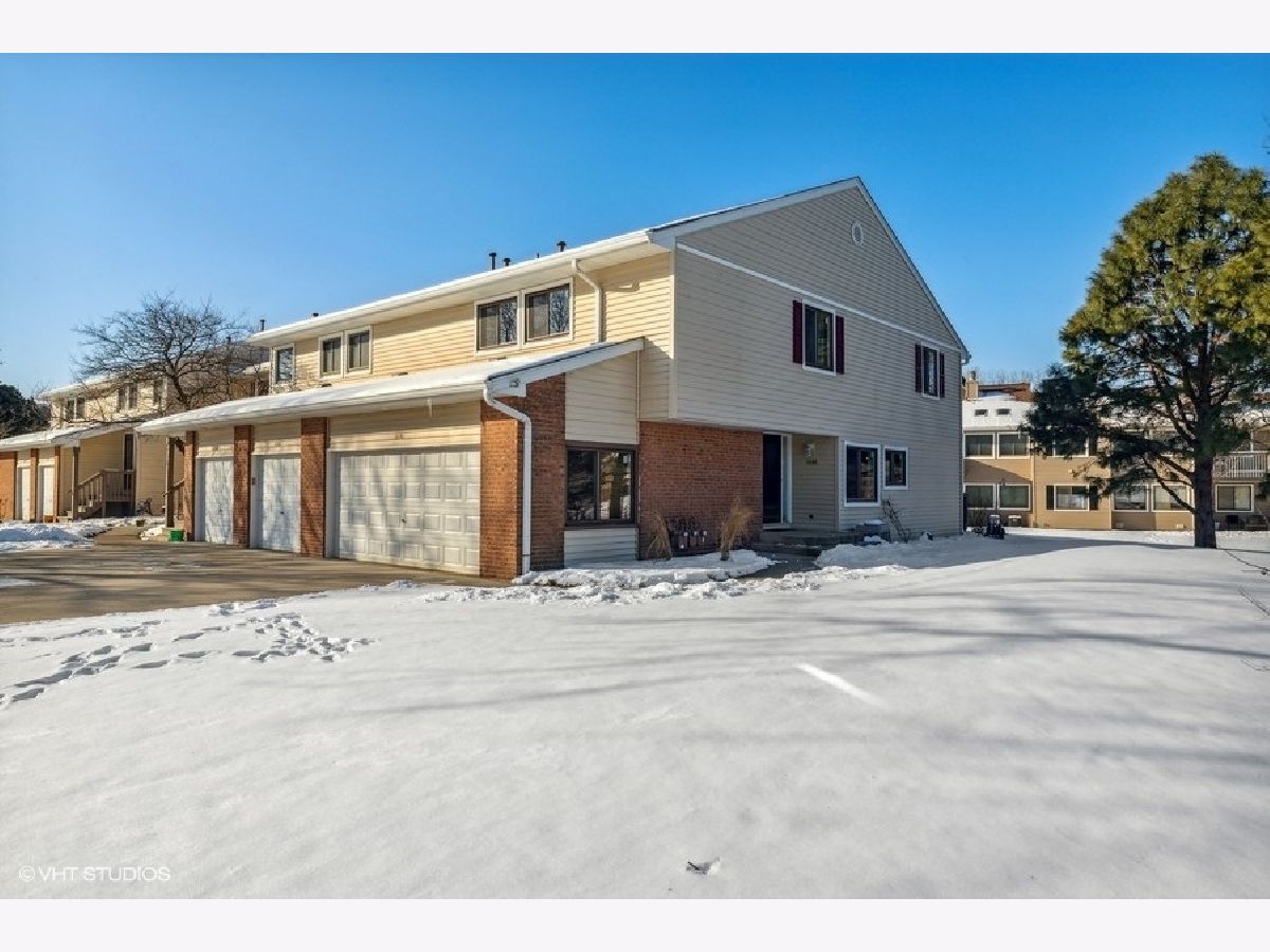 Townhomes & Condos & Homes Sold Hidden Lake Buffalo Grove Illinois, 1096 Hidden Lake