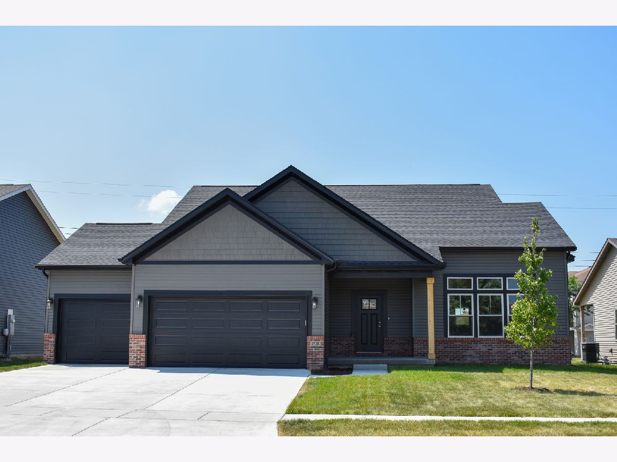 Homes Sold Hershey Grove Bloomington Illinois, 1725 Eide