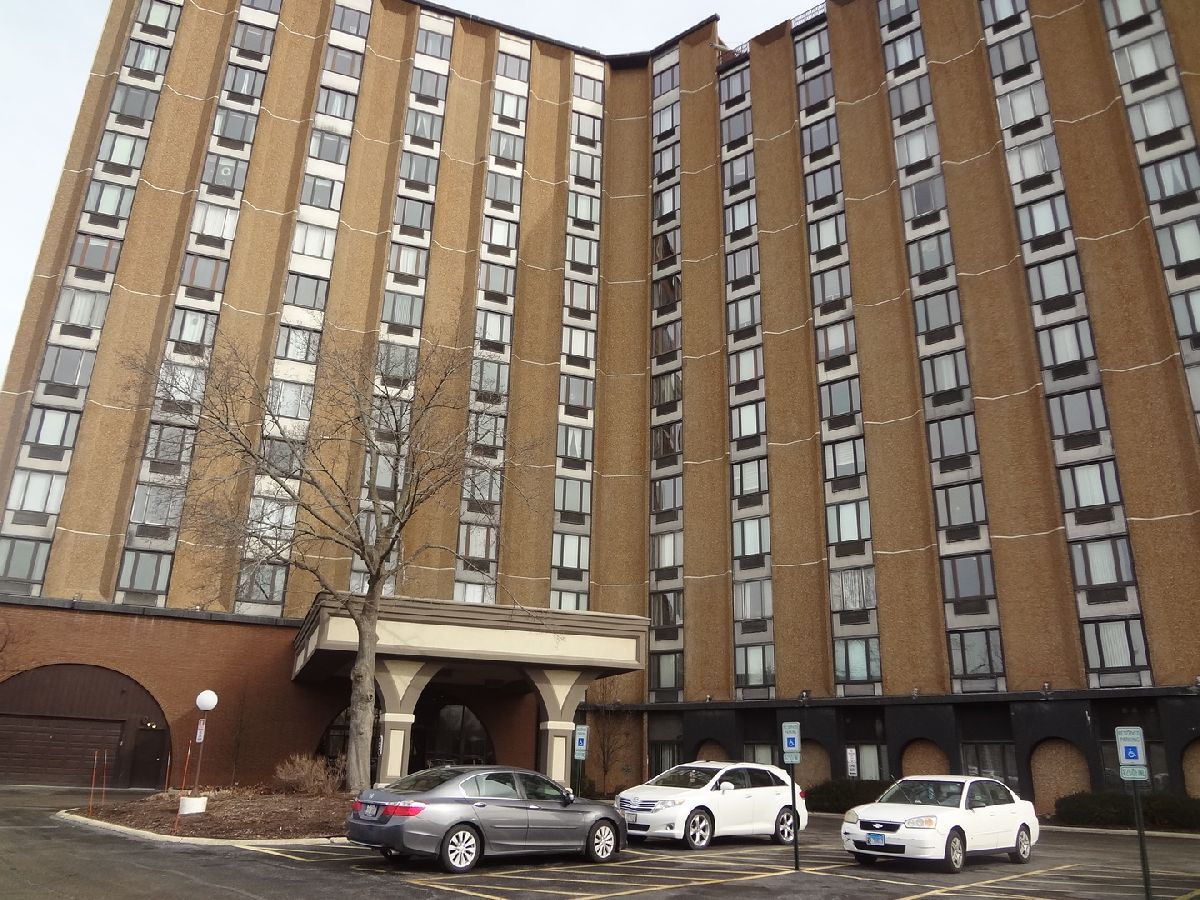 Condominiums Sold Renaissance Towers Palatine Illinois, 1 Renaissance