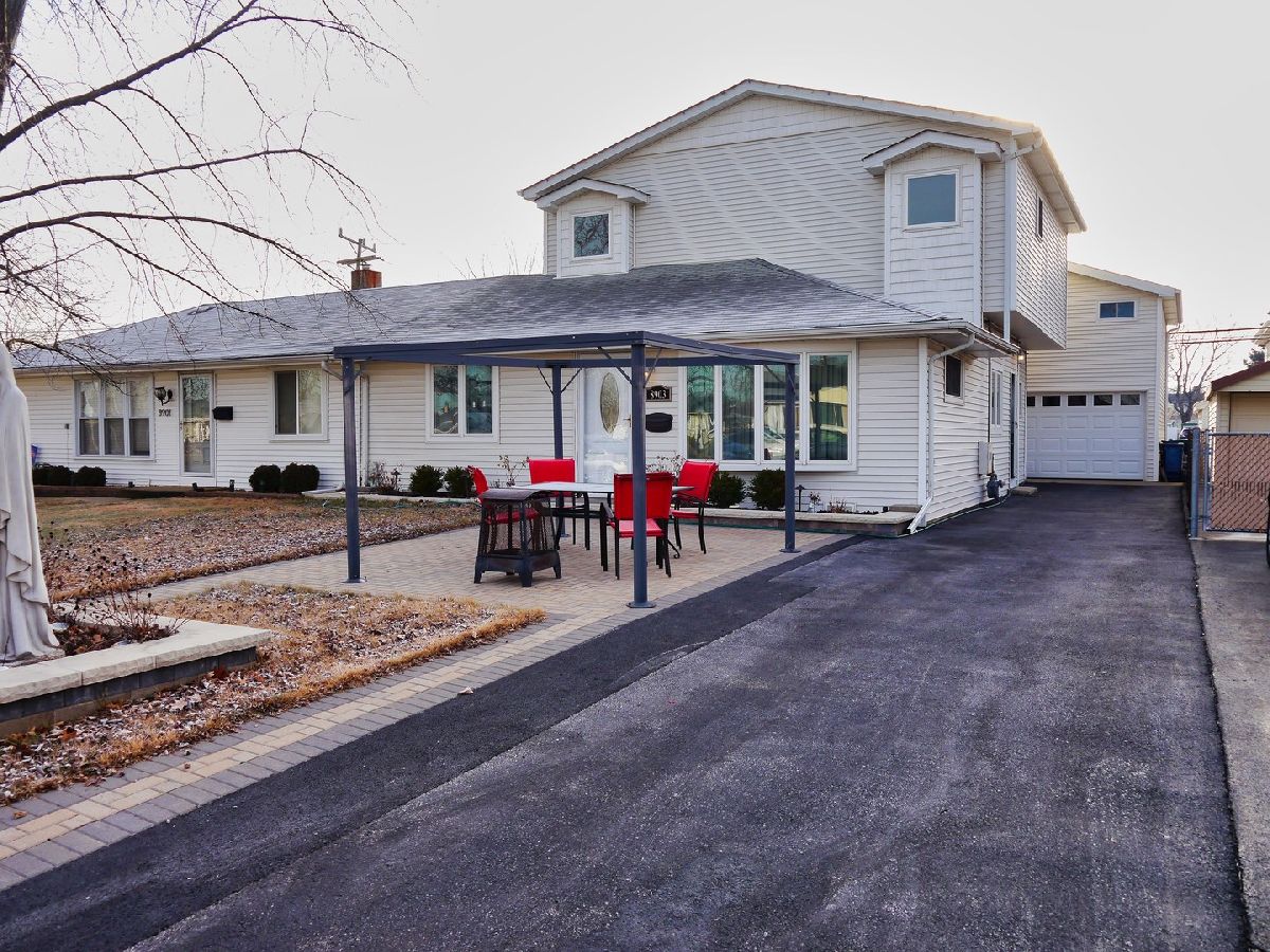  Rented Hometown Illinois, 8903 Beck
