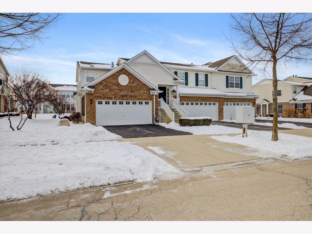Townhomes & Condos Rented Canterbury Place Algonquin Illinois, 1574 Millbrook