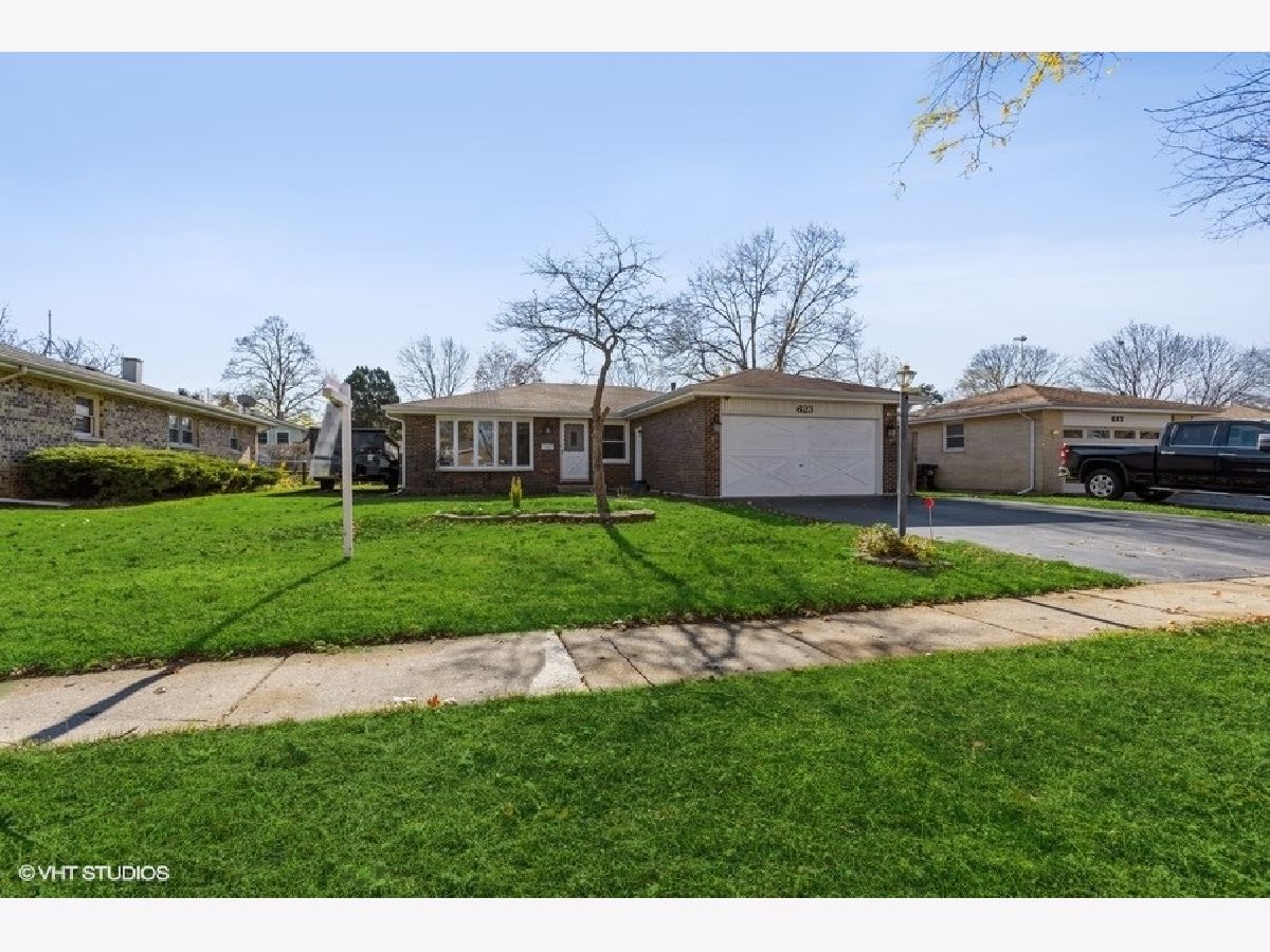 Homes & Condominiums Sold Country Meadows Crystal Lake Illinois, 623 Lee